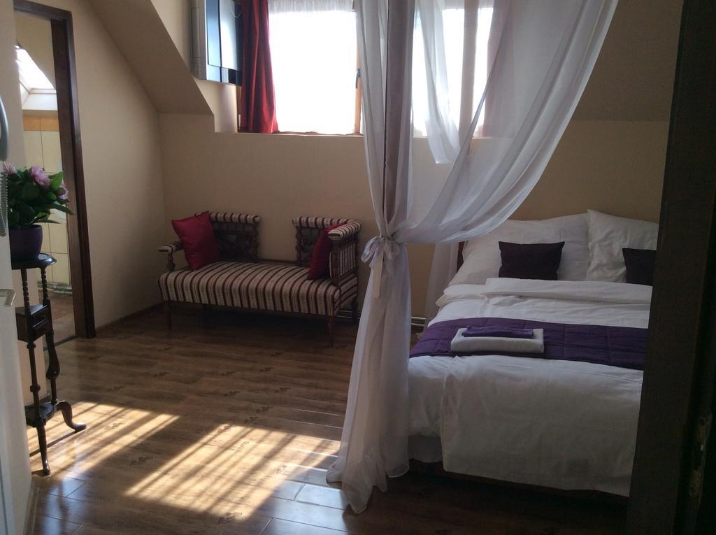 Abszolut Hotel Es Panzio Nyírbátor Zimmer foto