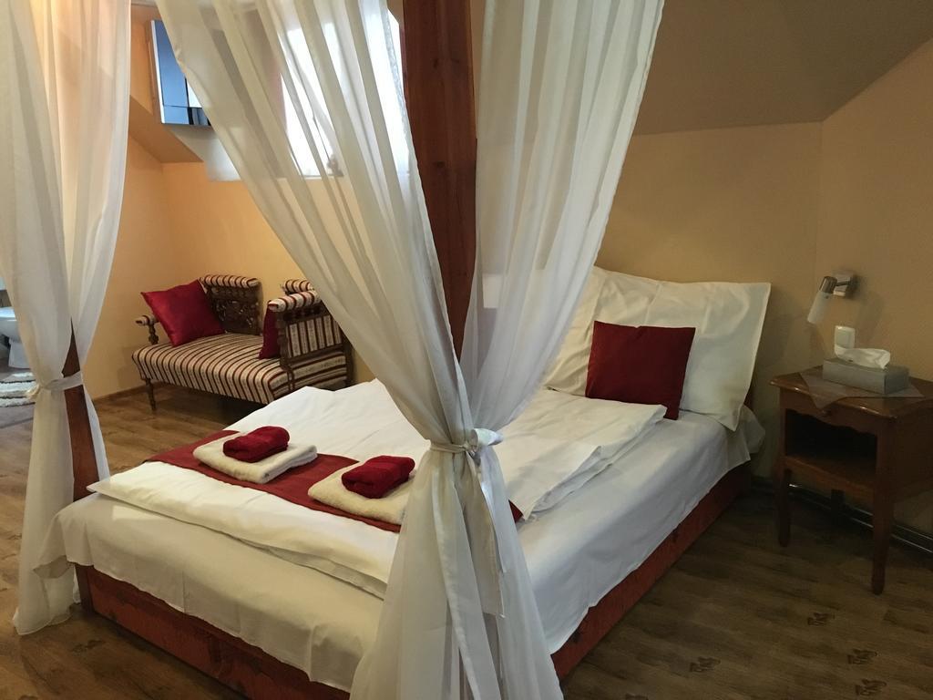 Abszolut Hotel Es Panzio Nyírbátor Zimmer foto