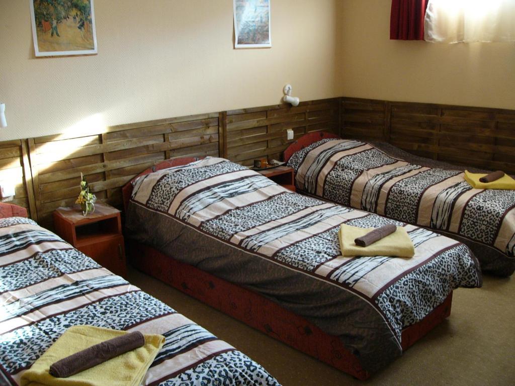 Abszolut Hotel Es Panzio Nyírbátor Zimmer foto